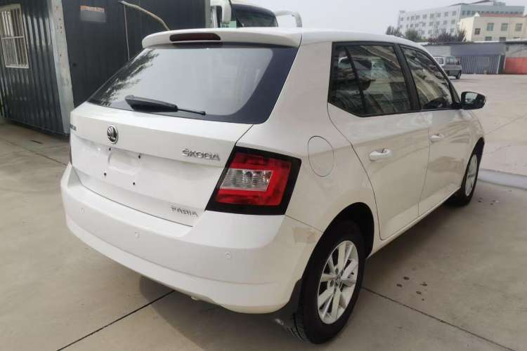 Used Skoda Fabia 2015 1.4L Manual Front-Wheel Drive Model Exterior 5