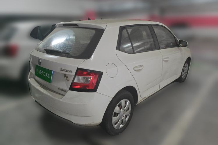 Used Skoda Fabia 2015 1.4L Manual Front-Wheel Drive Model Exterior 5