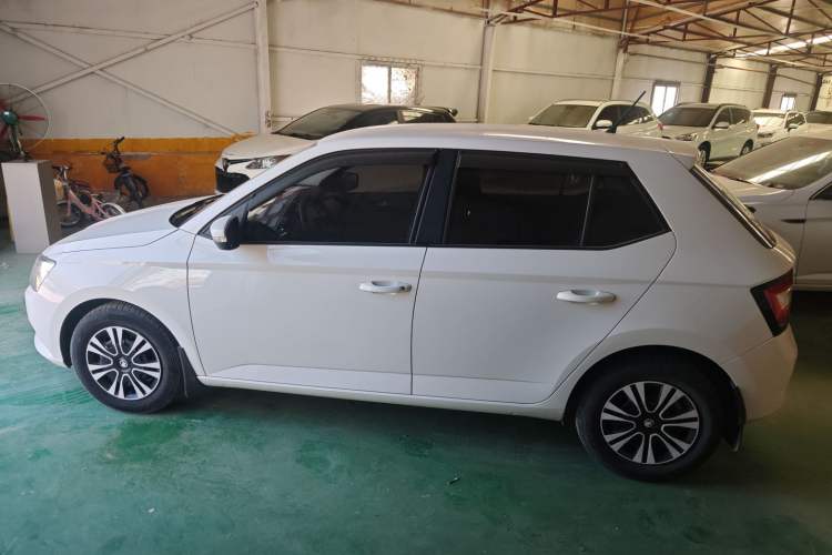 Used Skoda Fabia 2015 1.4L Automatic Front-Drive Model Exterior 5