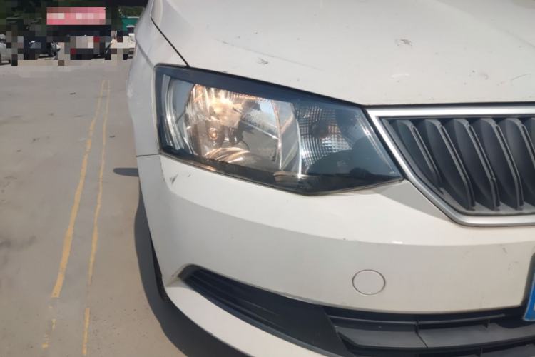 Used Skoda Fabia 2015 1.4L Manual Front-Wheel Drive Model Exterior 5
