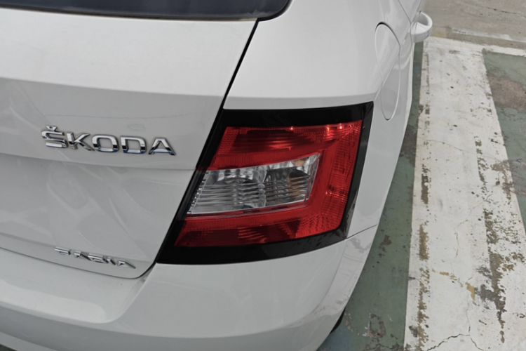 Used Skoda Fabia 2015 1.4L Automatic Front-Drive Model Exterior 5