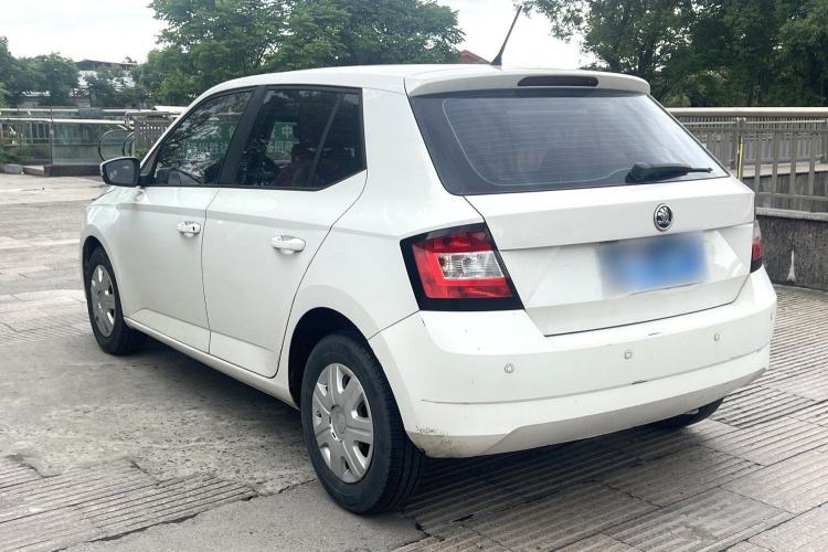 Used Skoda Fabia 2015 1.4L Automatic Front-Drive Model Exterior 5
