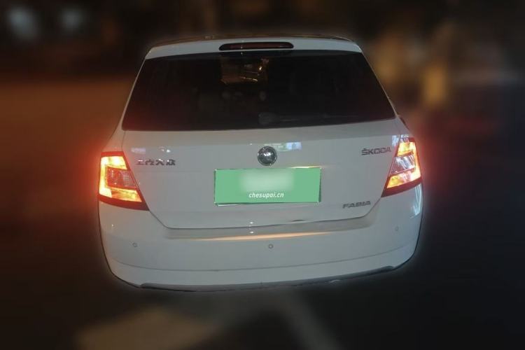 Used Skoda Fabia 2015 1.4L Automatic Chuanxing Edition Exterior 5