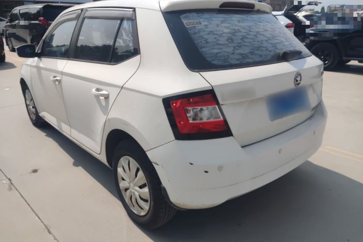 Used Skoda Fabia 2015 1.4L Manual Front-Wheel Drive Model Exterior 6