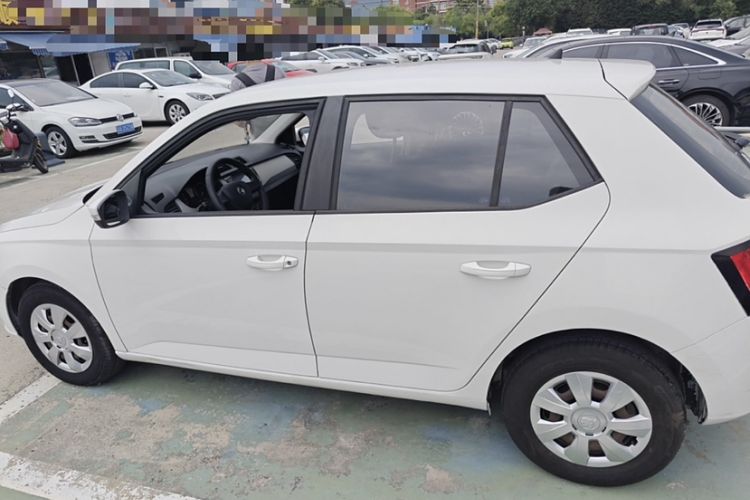 Used Skoda Fabia 2015 1.4L Automatic Front-Drive Model Exterior 6