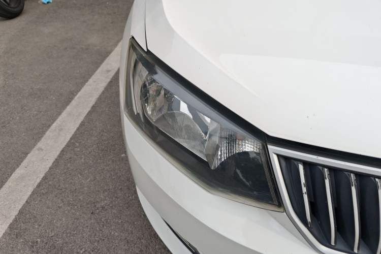 Used Skoda Fabia 2015 1.4L Automatic Front-Drive Model Exterior 6