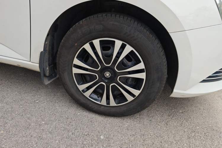 Used Skoda Fabia 2015 1.4L Automatic Front-Drive Model Exterior 7