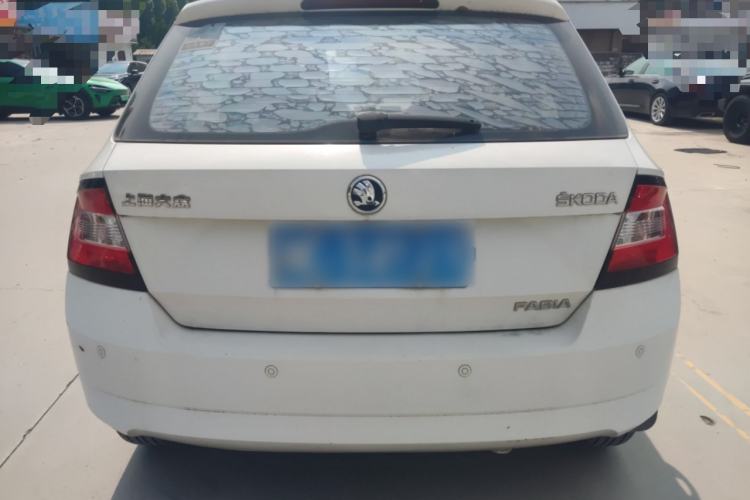 Used Skoda Fabia 2015 1.4L Manual Front-Wheel Drive Model Exterior 8