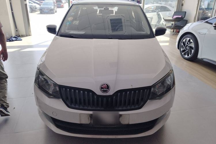 Used Skoda Fabia 2015 1.6L Automatic Sport Edition Front
