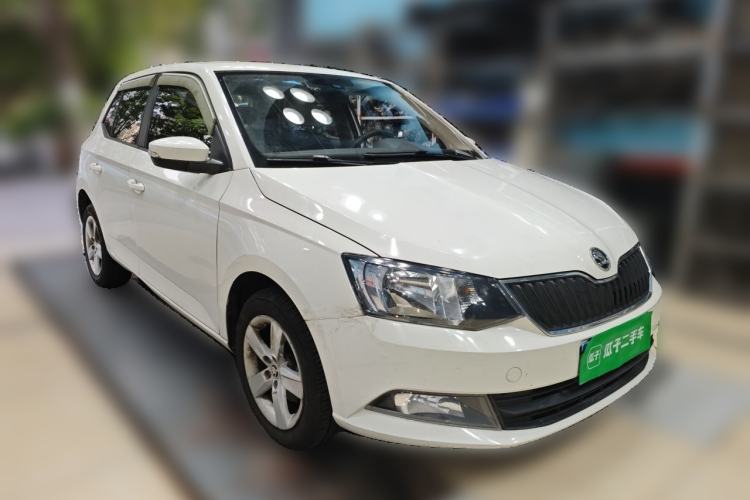 Used Skoda Fabia 2015 1.6L Automatic Chuanxing Edition Front Right 45 Deg