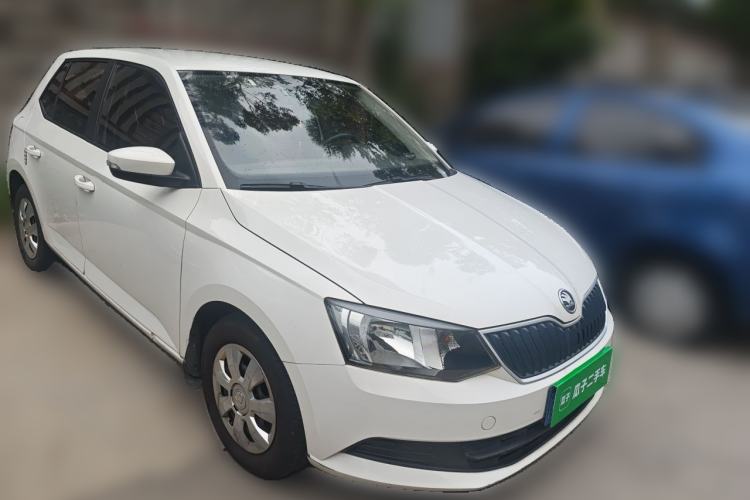 Used Skoda Fabia 2015 1.4L Automatic Front-Drive Model Front Right 45 Deg