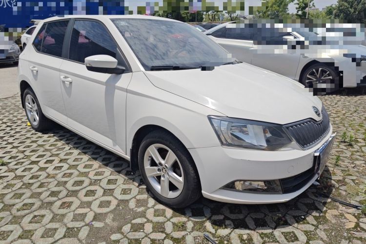 Used Skoda Fabia 2015 1.4L Automatic Chuanxing Edition Front Right 45 Deg