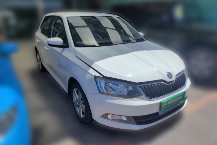 Used Skoda Fabia 2015 1.4L Automatic Chuanxing Edition Front Right 45 Deg