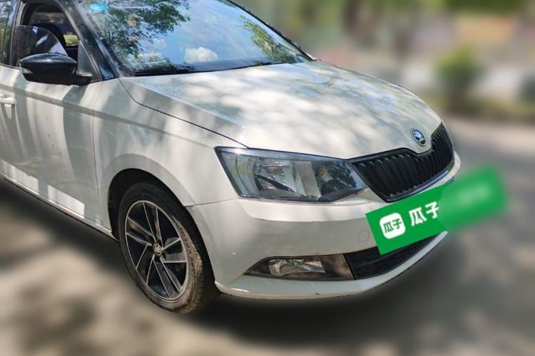 Used Skoda Fabia 2015 1.6L Automatic Sport Edition Front Right 45 Deg