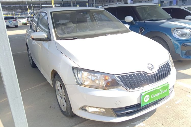 Used Skoda Fabia 2015 1.6L Automatic Chuanxing Edition Front Right 45 Deg