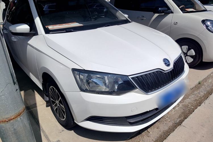 Used Skoda Fabia 2015 1.4L Automatic Front-Drive Model Front Right 45 Deg