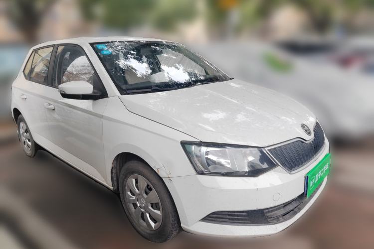 Used Skoda Fabia 2015 1.4L Manual Front-Wheel Drive Model Front Right 45 Deg