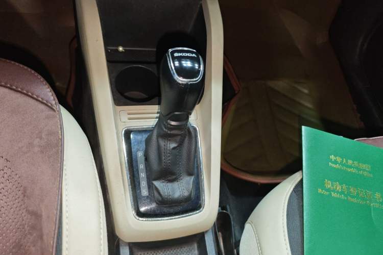 Used Skoda Fabia 2015 1.6L Automatic Chuanxing Edition Gear Lever