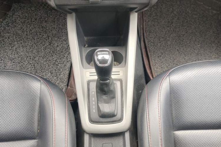 Used Skoda Fabia 2015 1.4L Automatic Front-Drive Model Gear Lever