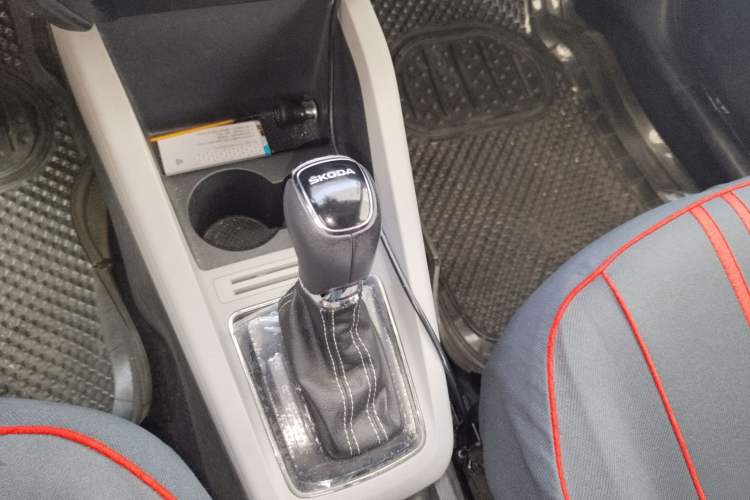 Used Skoda Fabia 2015 1.6L Automatic Sport Edition Gear Lever