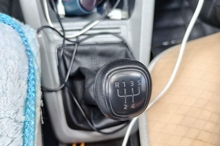 Used Skoda Fabia 2015 1.4L Manual Front-Wheel Drive Model Gear Lever