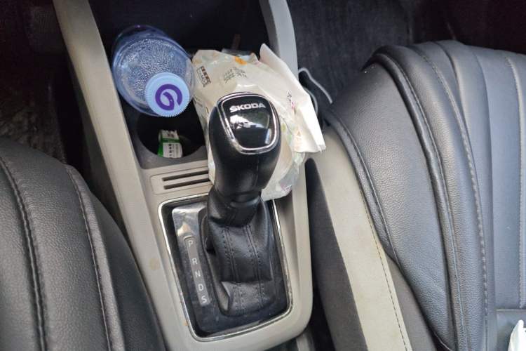 Used Skoda Fabia 2015 1.4L Automatic Chuanxing Edition Gear Lever