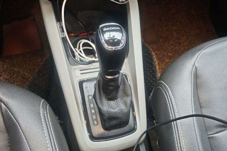 Used Skoda Fabia 2015 1.4L Automatic Front-Drive Model Gear Lever