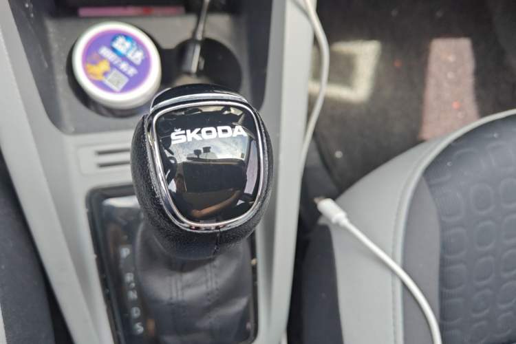 Used Skoda Fabia 2015 1.4L Automatic Chuanxing Edition Gear Lever