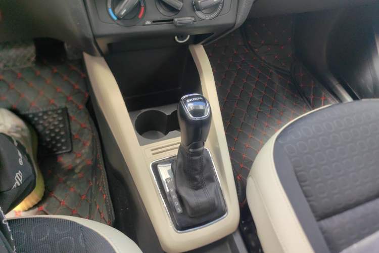 Used Skoda Fabia 2015 1.4L Automatic Chuanxing Edition Gear Lever