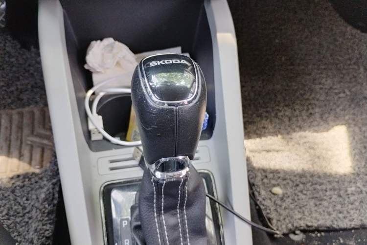 Used Skoda Fabia 2015 1.6L Automatic Sport Edition Gear Lever