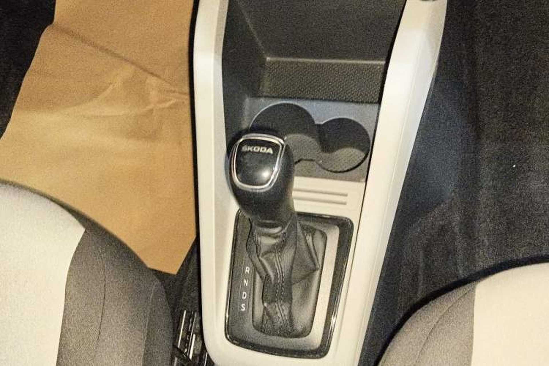 Used Skoda Fabia 2015 1.4L Automatic Front-Drive Model Gear Lever