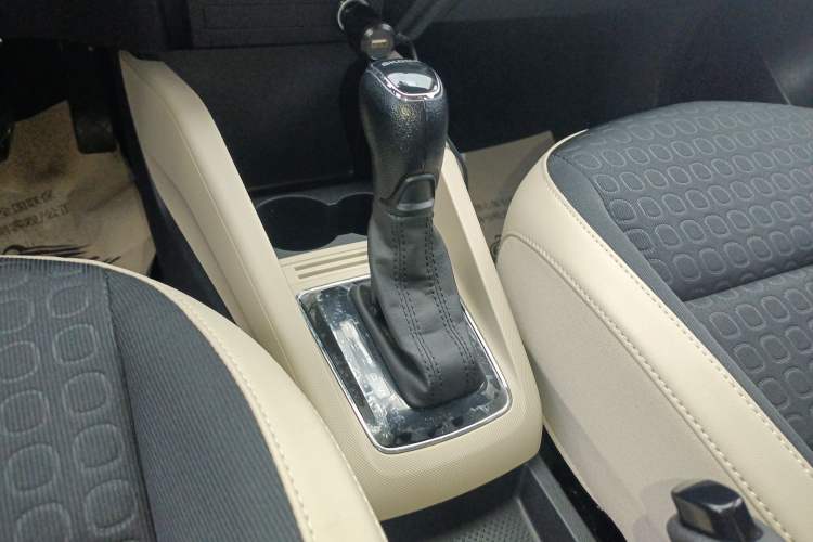 Used Skoda Fabia 2015 1.4L Automatic Chuanxing Edition Gear Lever