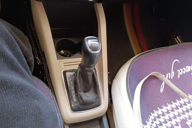 Used Skoda Fabia 2015 1.6L Automatic Chuanxing Edition Gear Lever