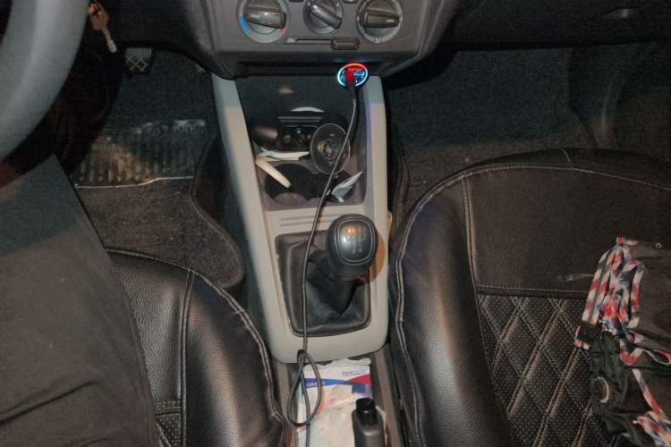 Used Skoda Fabia 2015 1.4L Manual Front-Wheel Drive Model Gear Lever