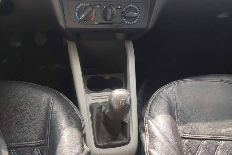Used Skoda Fabia 2015 1.4L Manual Front-Wheel Drive Model Gear Lever