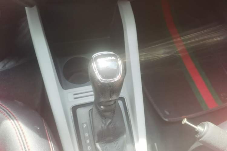 Used Skoda Fabia 2015 1.4L Automatic Front-Drive Model Gear Lever