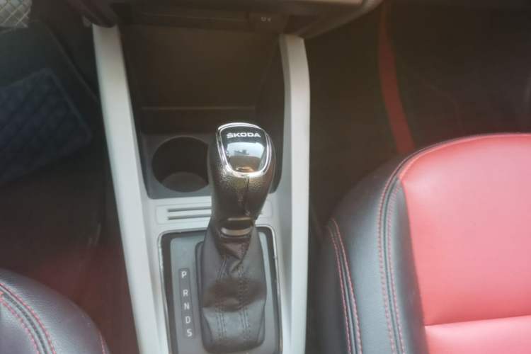 Used Skoda Fabia 2015 1.4L Automatic Front-Drive Model Gear Lever