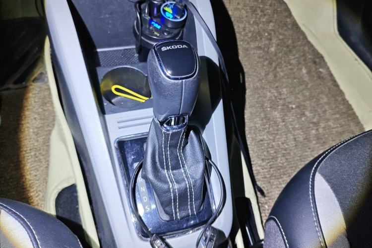 Used Skoda Fabia 2015 1.6L Automatic Sport Edition Gear Lever