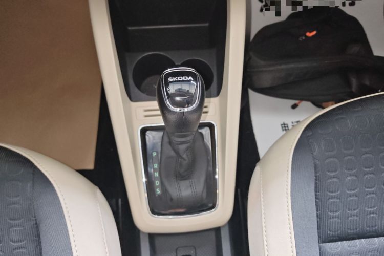 Used Skoda Fabia 2015 1.6L Automatic Chuanxing Edition Gear Lever