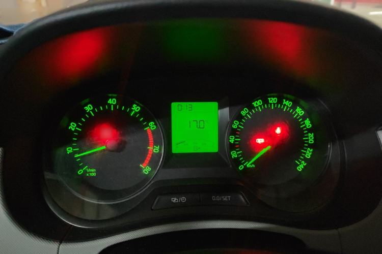Used Skoda Fabia 2015 1.4L Manual Front-Wheel Drive Model Instrument Cluster