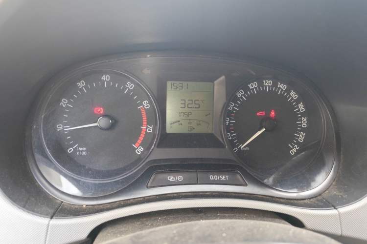 Used Skoda Fabia 2015 1.4L Manual Front-Wheel Drive Model Instrument Cluster
