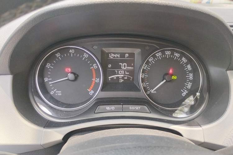 Used Skoda Fabia 2015 1.6L Automatic Sport Edition Instrument Cluster