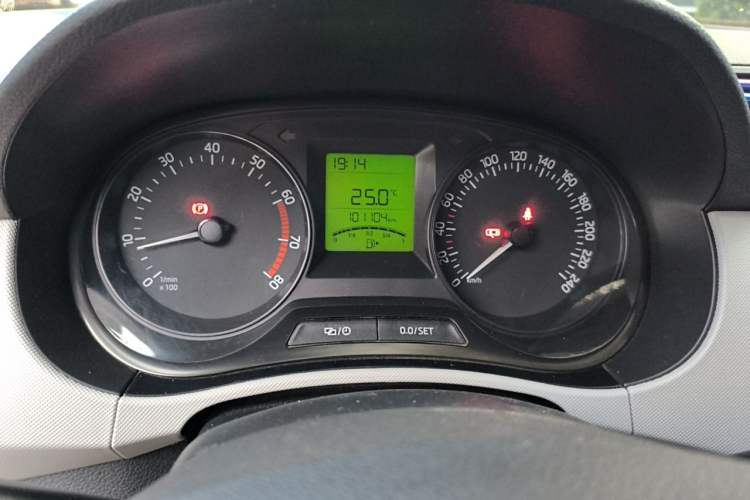 Used Skoda Fabia 2015 1.4L Manual Front-Wheel Drive Model Instrument Cluster