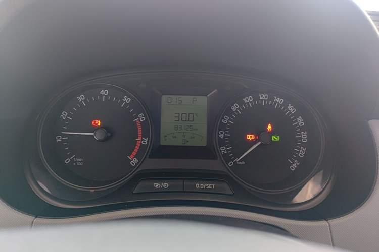 Used Skoda Fabia 2015 1.4L Automatic Front-Drive Model Instrument Cluster
