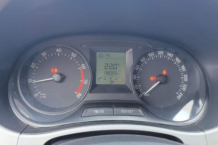 Used Skoda Fabia 2015 1.4L Manual Front-Wheel Drive Model Instrument Cluster
