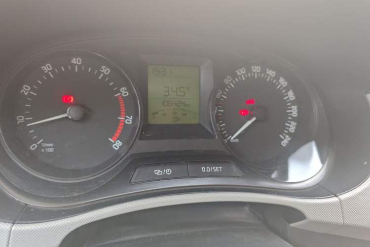 Used Skoda Fabia 2015 1.4L Manual Front-Wheel Drive Model Instrument Cluster