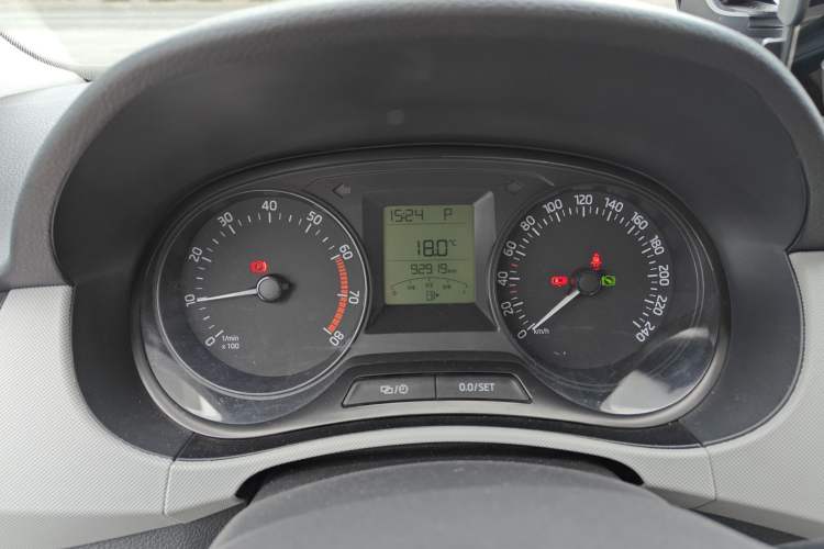Used Skoda Fabia 2015 1.4L Automatic Front-Drive Model Instrument Cluster