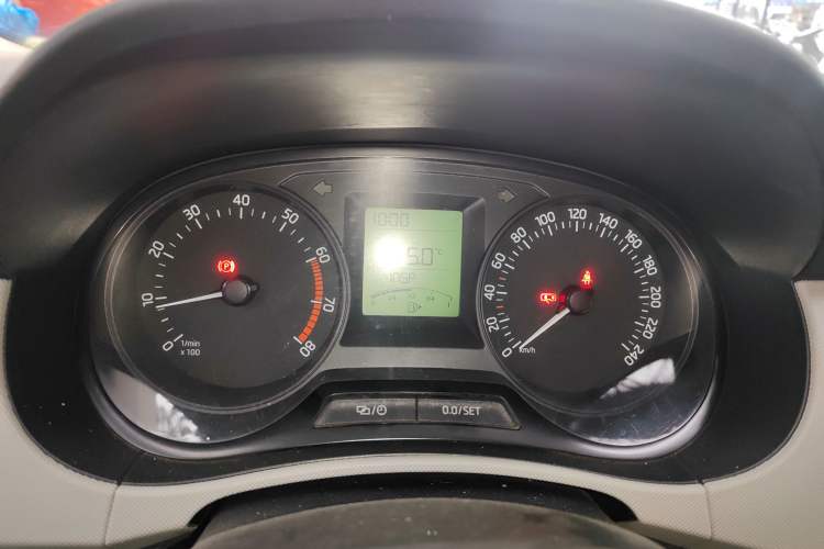 Used Skoda Fabia 2015 1.4L Manual Front-Wheel Drive Model Instrument Cluster