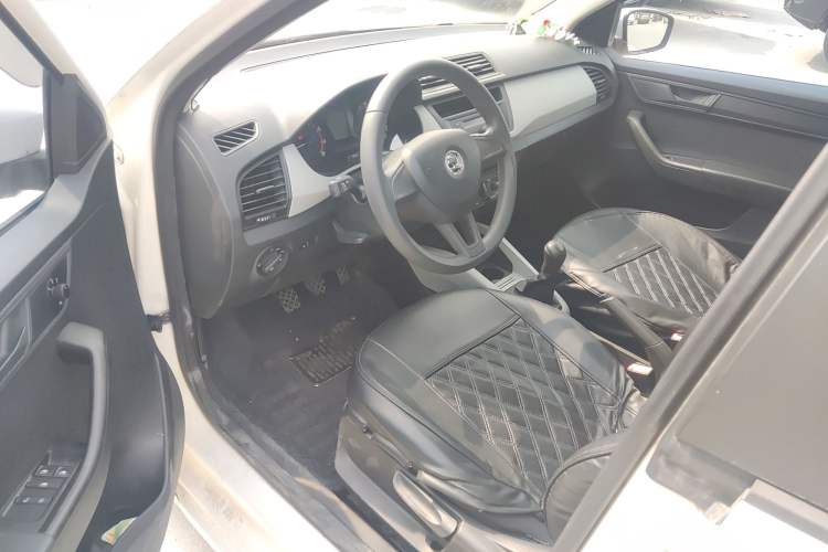 Used Skoda Fabia 2015 1.4L Manual Front-Wheel Drive Model Interior 1