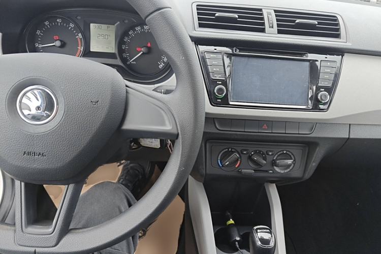 Used Skoda Fabia 2015 1.4L Automatic Front-Drive Model Interior 1
